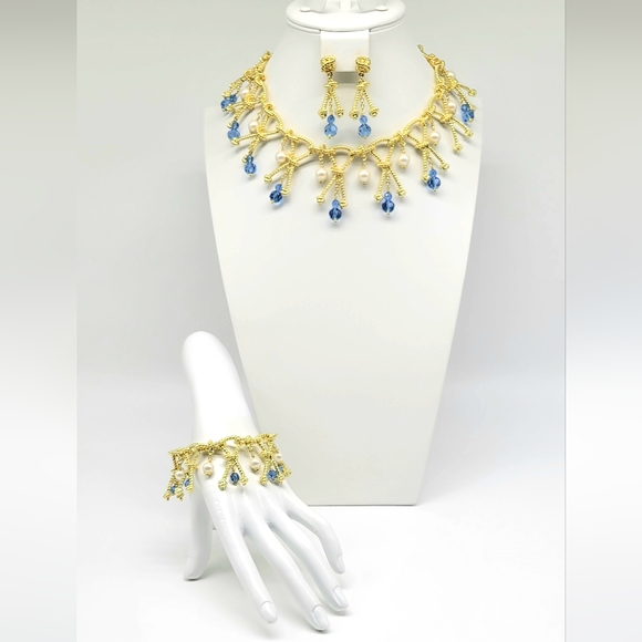Heidi Daus Twist Gold Knot Jewelry Set with White Glass Pearl + Sapphire Crystal - Picture 8 of 10